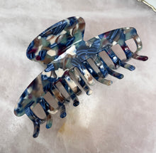 BLUE RESIN CLAW CLIP
