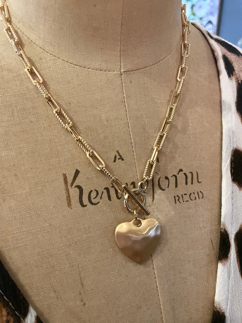 HEART T BAR NECKLACE IN GOLD