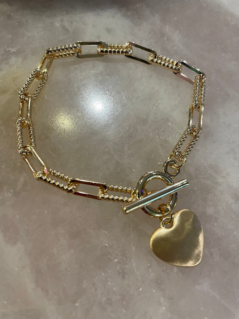 HEART T BAR BRACELET IN GOLD
