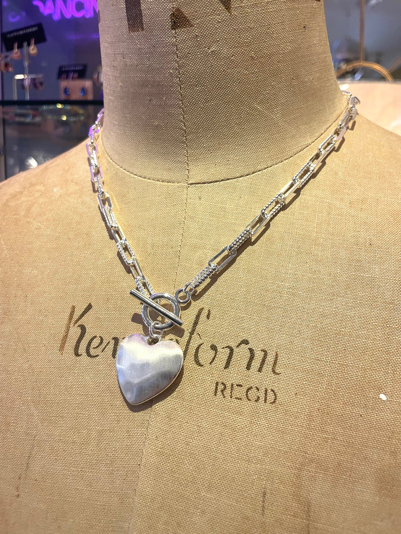 HEART T BAR NECKLACE IN SILVER