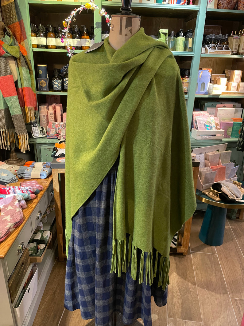 GREEN TASSEL SHAWL